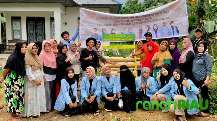 Tim Kukerta Univesitas Riau Gelar sosialisasi Pemanfaatan batang Pisang di Desa Pulau Godang Kari